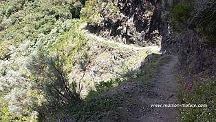 Sentier impressionnant à Mafate, La Réunion
