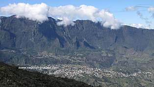 Photo de Cilaos capturée depuis le col du Taïbit