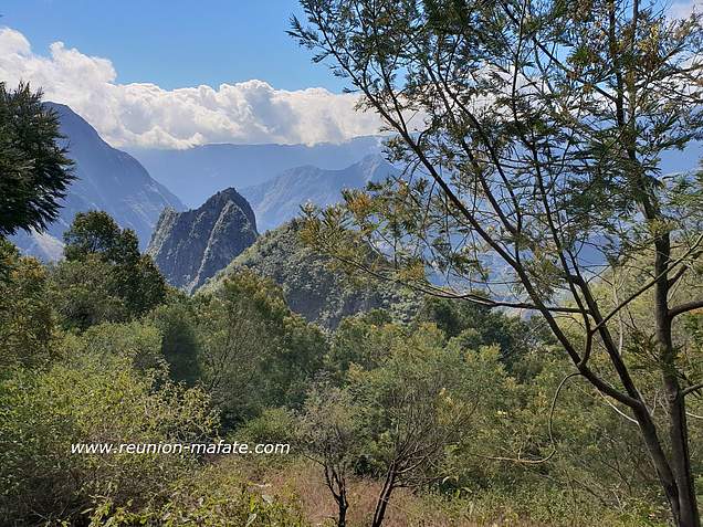 Les panoramas continuent à s'enchaîner. Incroyable Mafate !