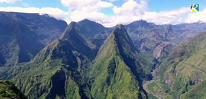 La vue du depuis le Cap Noir sur le cirque de Mafate