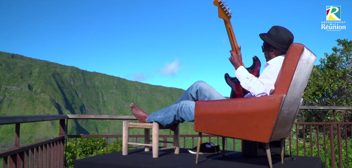 Blue au dessus de Mafate Vidéo Cap Noir et le "blues" de Mastane